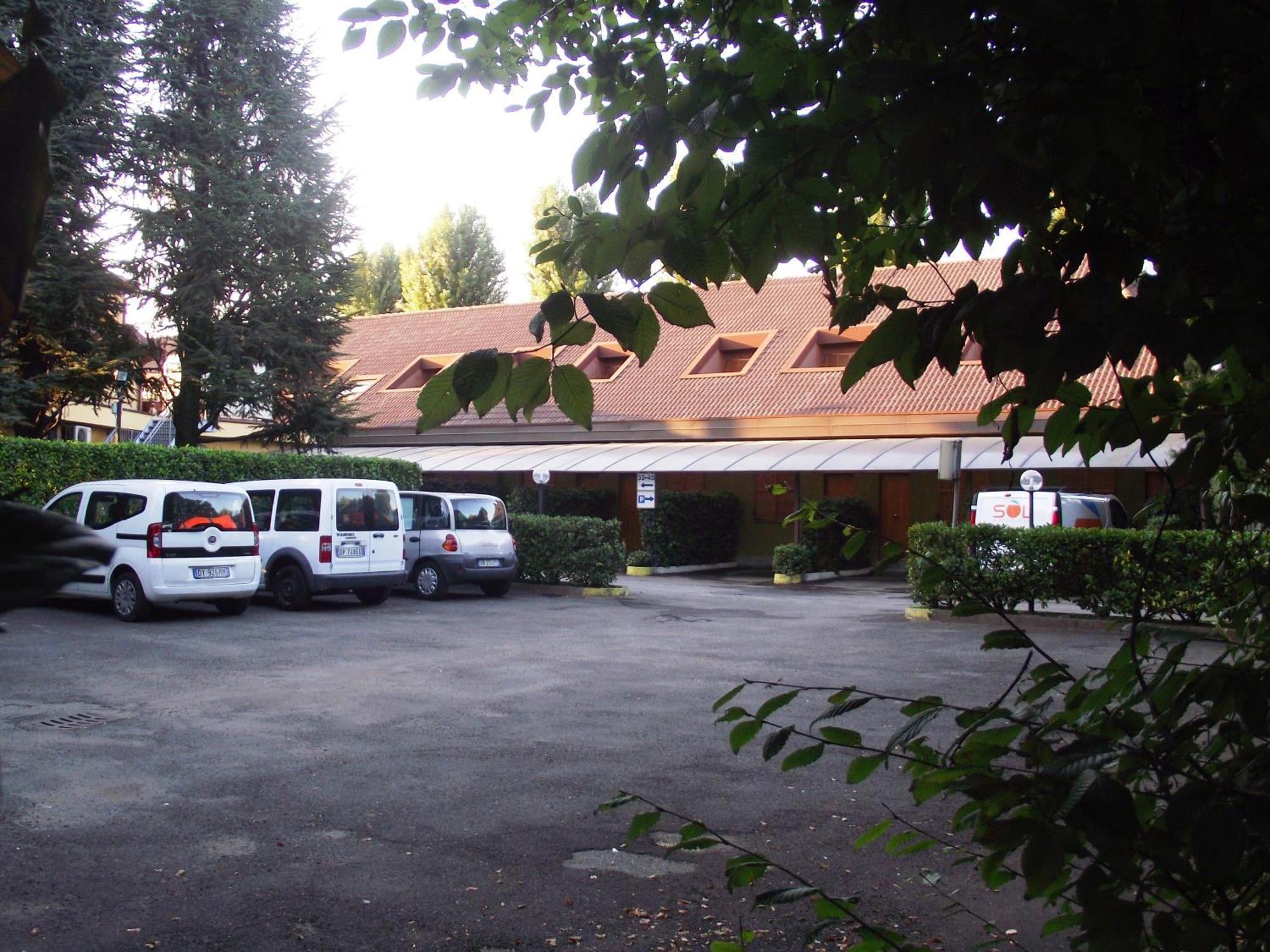 Hotel Motel Ovest Vittuone Buitenkant foto