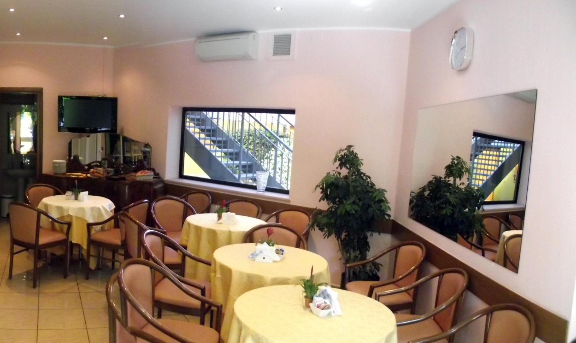 Hotel Motel Ovest Vittuone Buitenkant foto