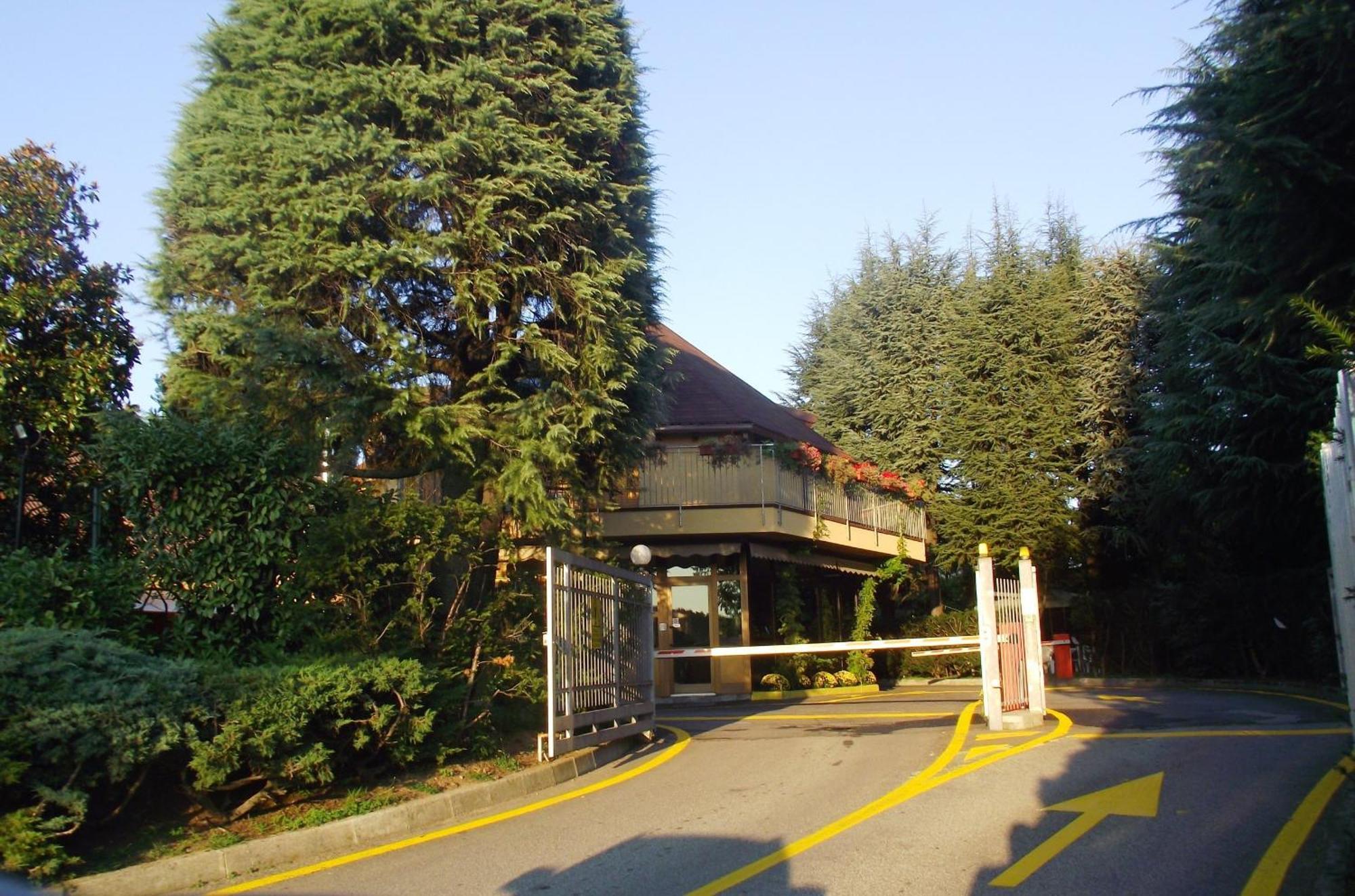 Hotel Motel Ovest Vittuone Buitenkant foto