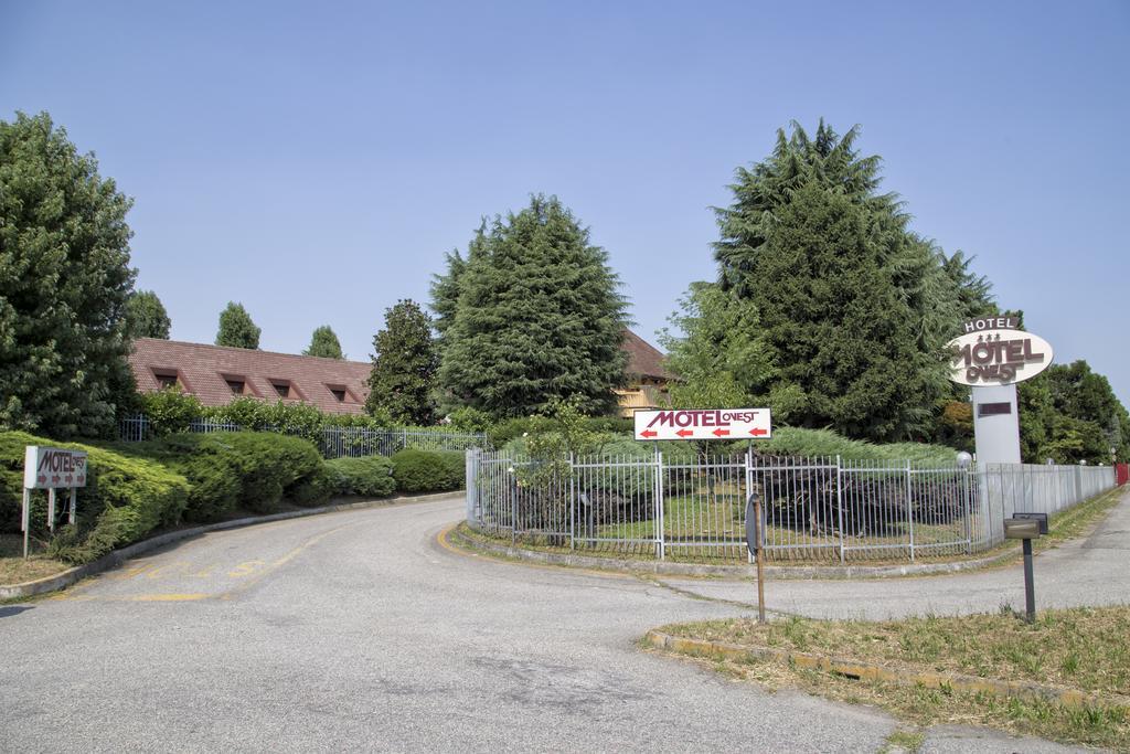 Hotel Motel Ovest Vittuone Buitenkant foto
