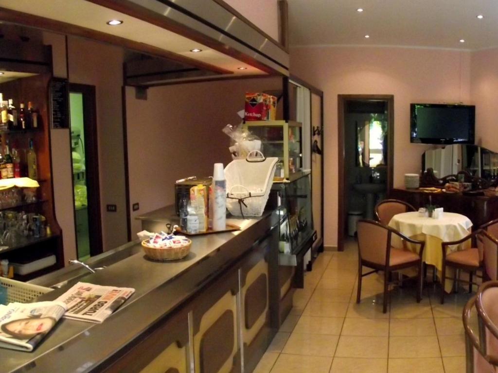 Hotel Motel Ovest Vittuone Buitenkant foto