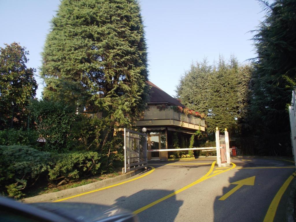 Hotel Motel Ovest Vittuone Buitenkant foto