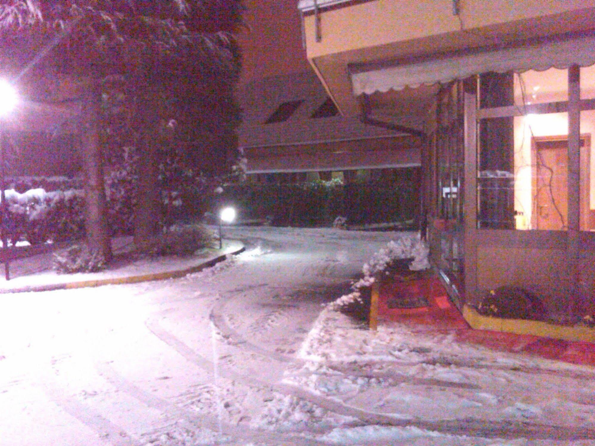 Hotel Motel Ovest Vittuone Buitenkant foto