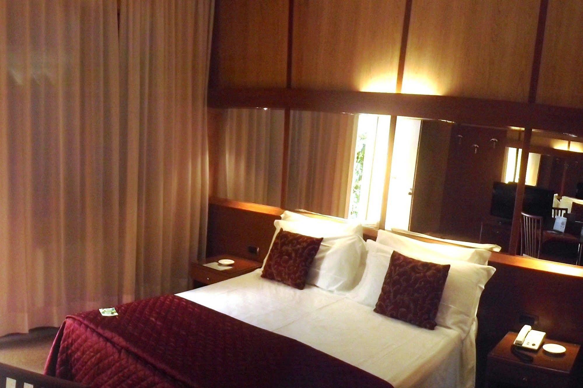 Hotel Motel Ovest Vittuone Buitenkant foto