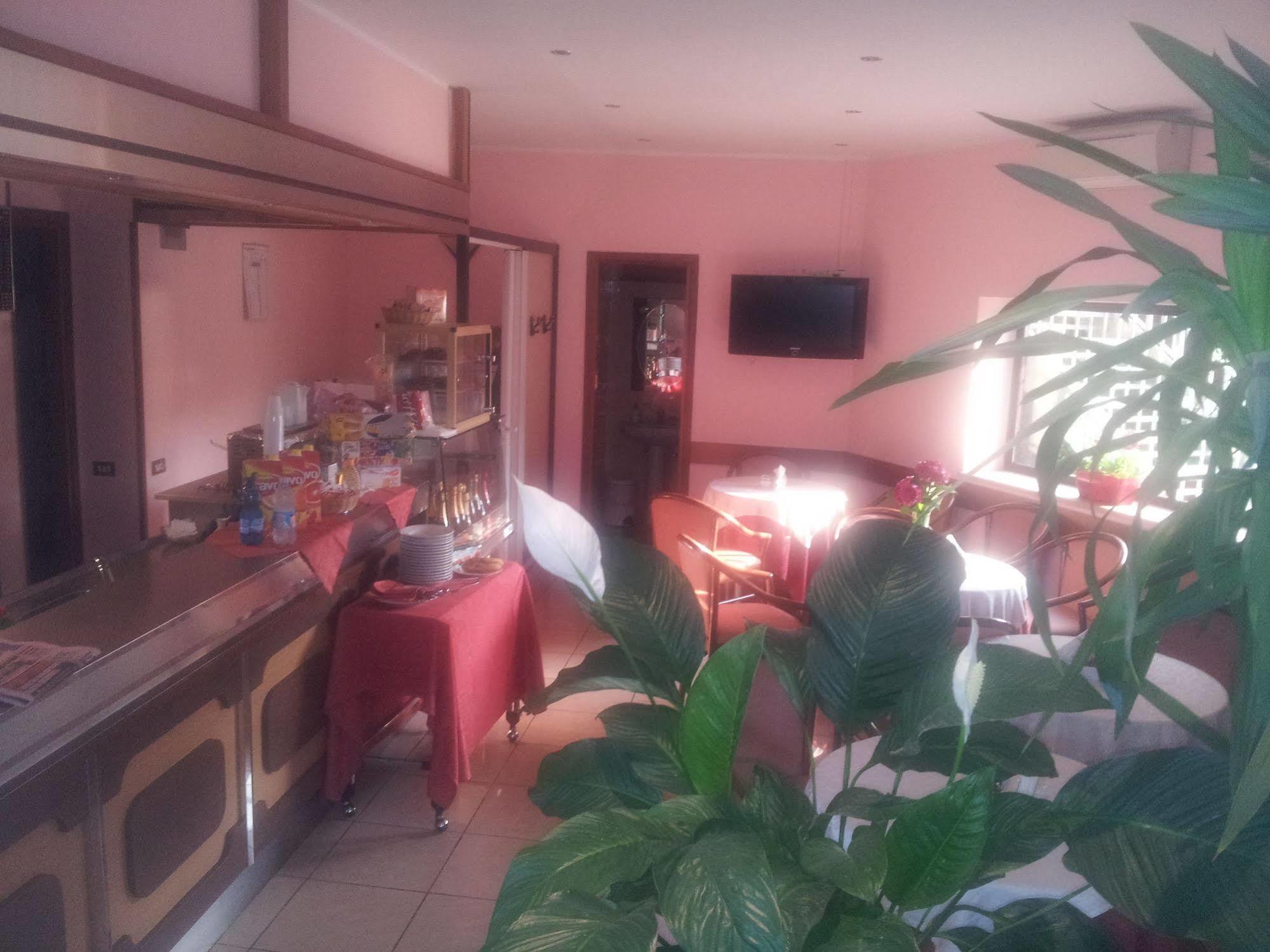 Hotel Motel Ovest Vittuone Buitenkant foto