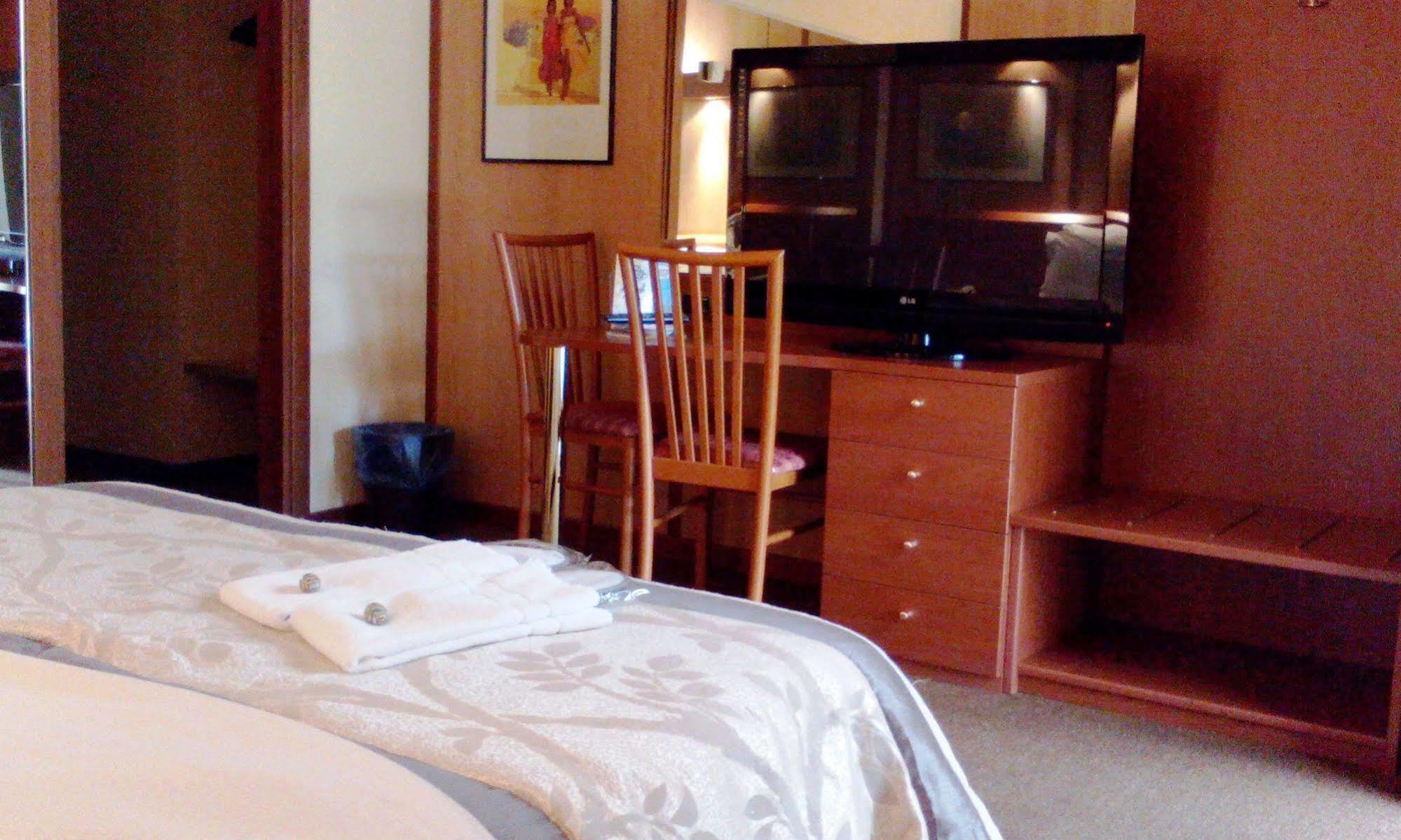 Hotel Motel Ovest Vittuone Buitenkant foto