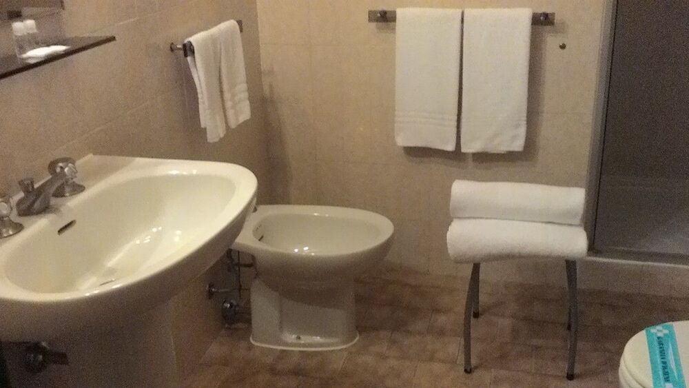 Hotel Motel Ovest Vittuone Buitenkant foto